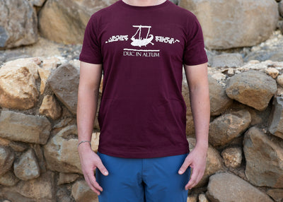 T-Shirt Duc In Altum - Magdala's design in Burgundy