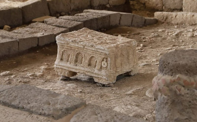 COLLAR DE PLATA DE LEY DE PIEDRA DE MAGDALA - Se encontró una hermosa réplica de la Piedra de Magdala dentro de la sinagoga del siglo I de Magdala.